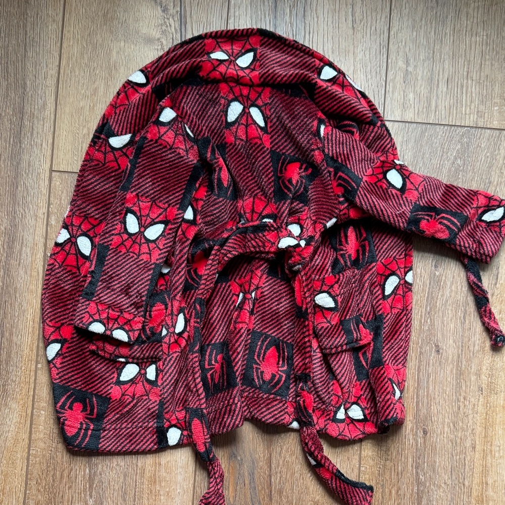 Kids Red Spider-Themed Robe - Picture 3 of 4